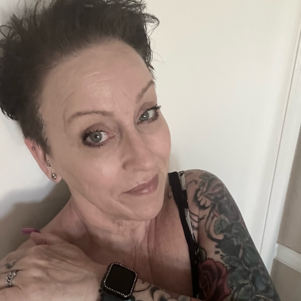 Meet your Posher, Lora